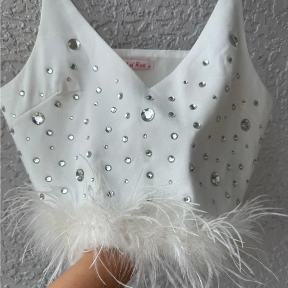 La’ Ros White V-neck Feather Crop Top with crystals Medium - Picture 8 of 13
